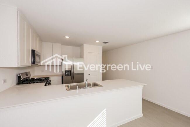 Building Photo - 10512 Desert Hawk Cir