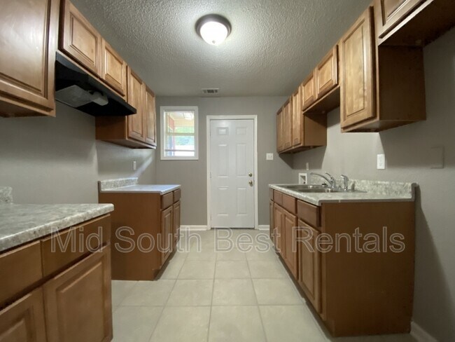 Foto del edificio - 1242 Effie Rd