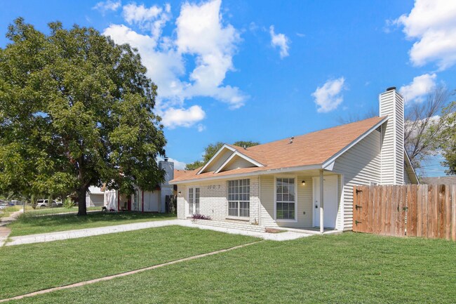 Foto del edificio - 3707 Holbert Dr