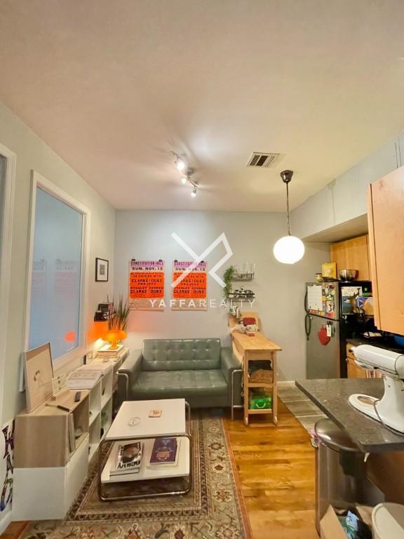 Foto principal - 2 bedroom in BROOKLYN NY 11206
