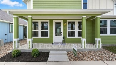 Building Photo - 2133 Hofstaat