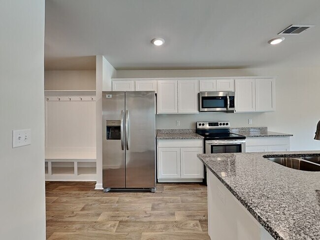 Building Photo - Apply today!!  Northeast Columbia!!