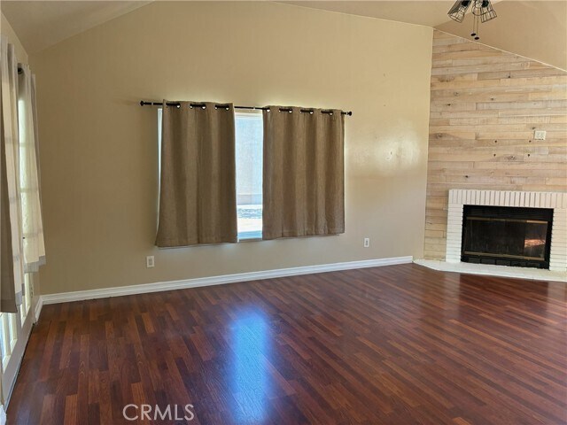 Foto del edificio - 1120 Athena Ct