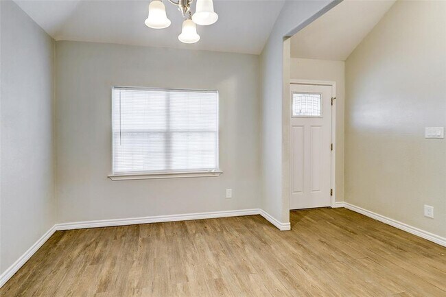Building Photo - 319 Dreamland Ave