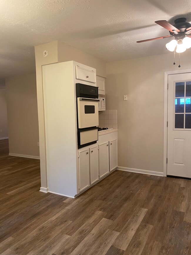 Building Photo - 1108 Dona Dr