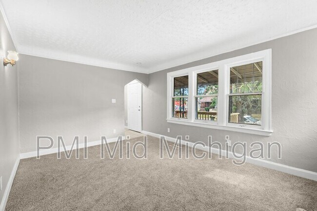 Building Photo - 15887 Snowden St