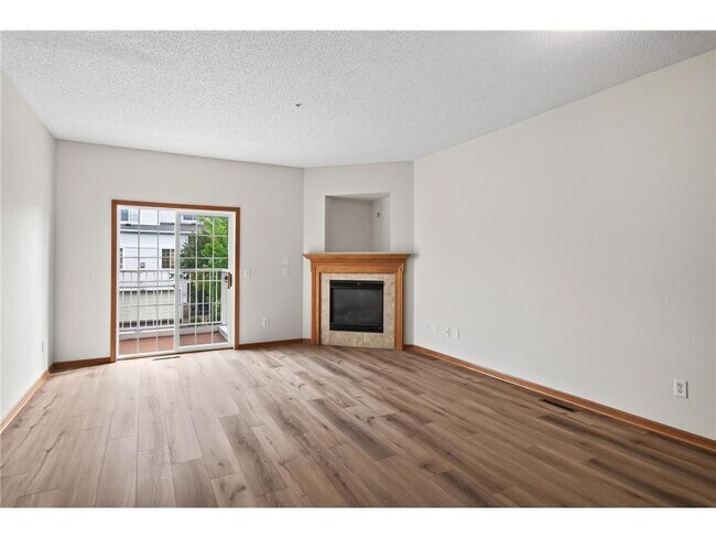 Foto del edificio - 6581 Olive Ln N