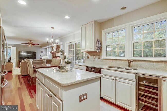 Foto del edificio - 2308 Popkins Ln