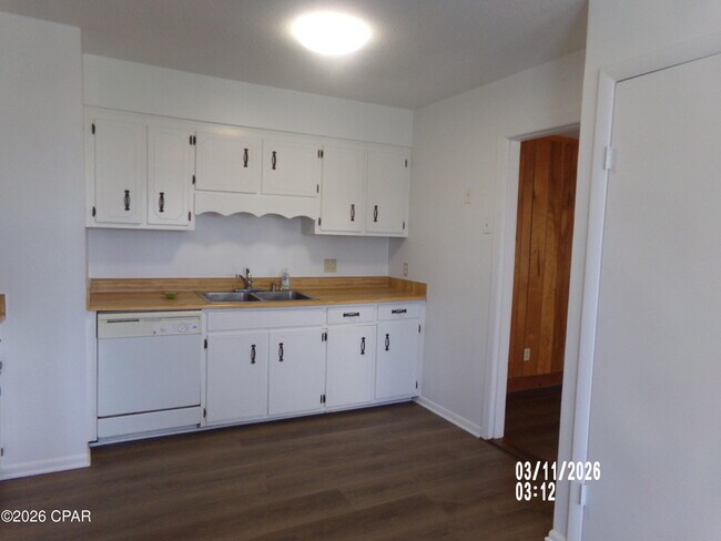 Foto del edificio - 6909 Winona St