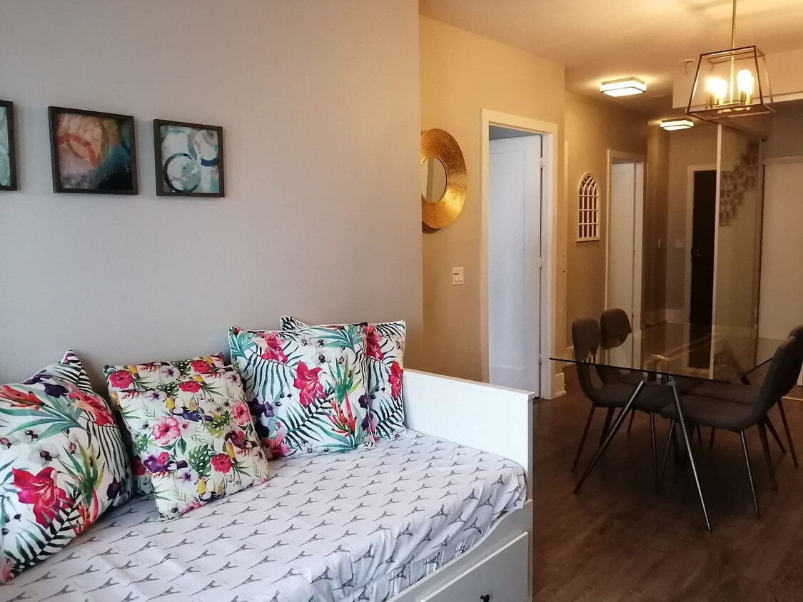 Primary Photo - 300 Front St W