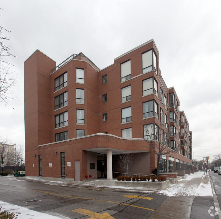 Photo du bâtiment - 500 Glencairn Ave