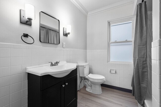 Foto del edificio - Stunning 4 Bedroom home in Carrick available May 15!