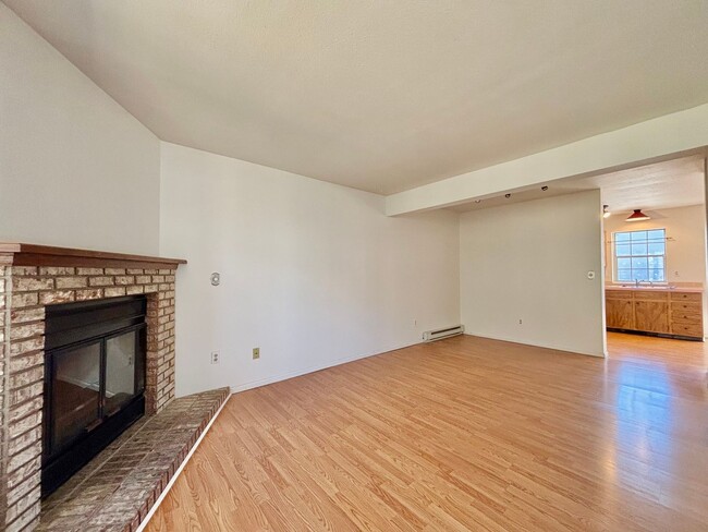 Building Photo - Fantastic Opportunity for a Great Condo in...