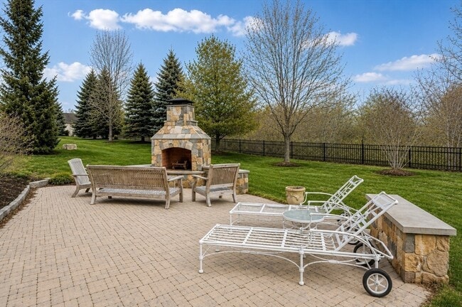Building Photo - 5 Tillinghast Dr