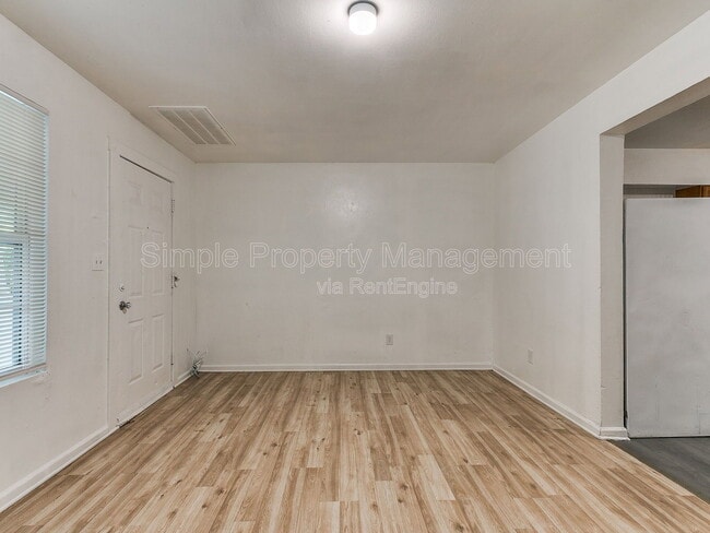 Building Photo - 2301 SW 24th St