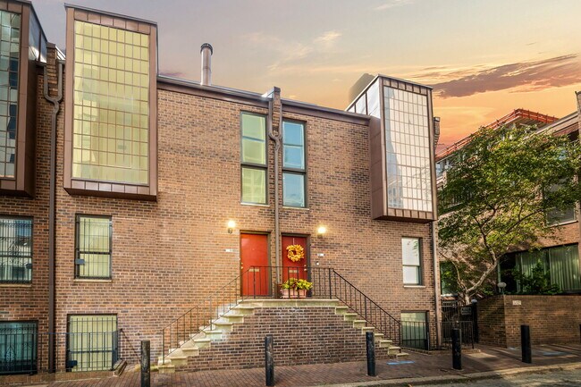 Building Photo - 10 Saint James Ct