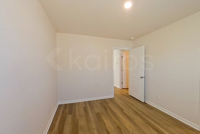 Building Photo - 127 Overstreet Way