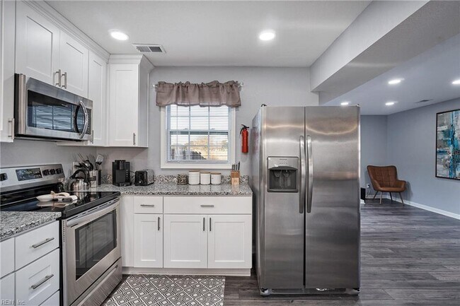 Building Photo - 5900 Clear Springs Ct