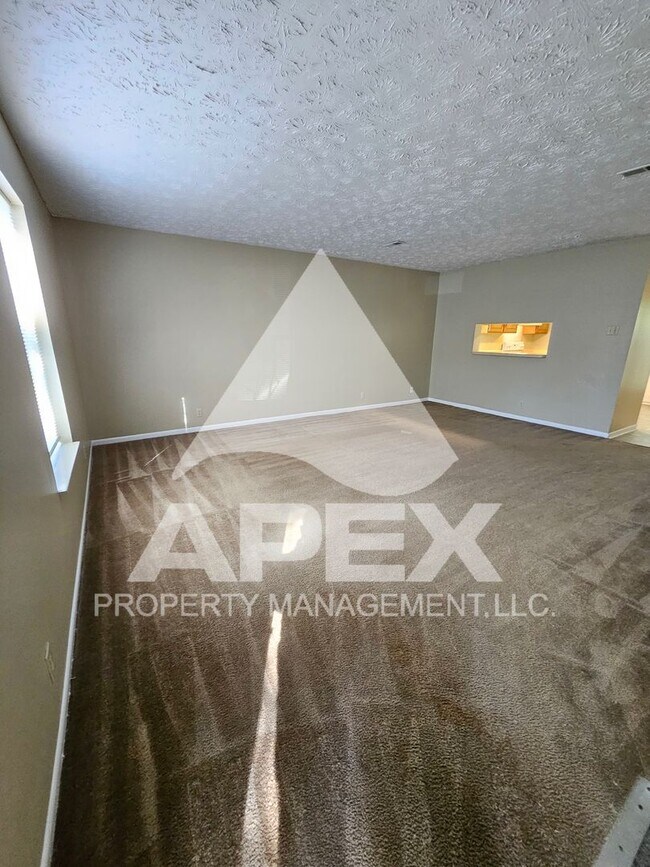 Foto del edificio - Spacious 2-Bdrm 1.5 Ba Townhouse style Condo in West Knoxville! End Unit!