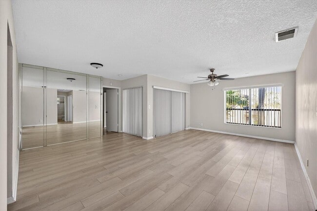 Building Photo - 4467 Carambola Cir S