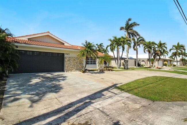 Building Photo - 945 Bal Harbor Blvd