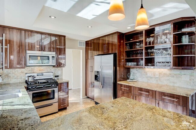 Foto del edificio - 76930 Lark Dr