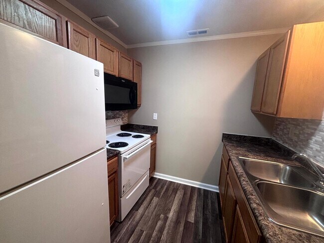 Foto del edificio - 5523 Livingston Dr