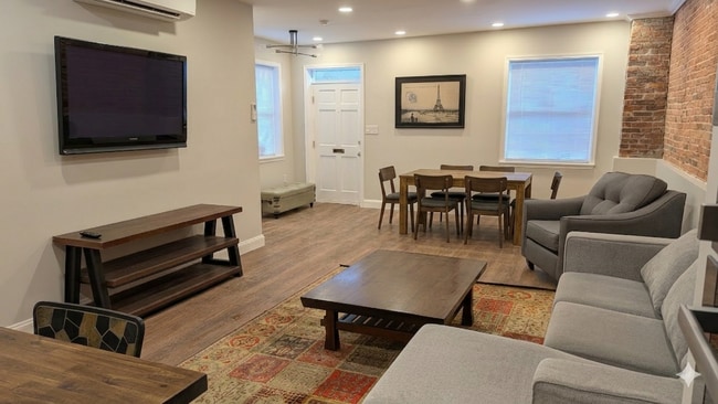 Building Photo - 628 Portland St