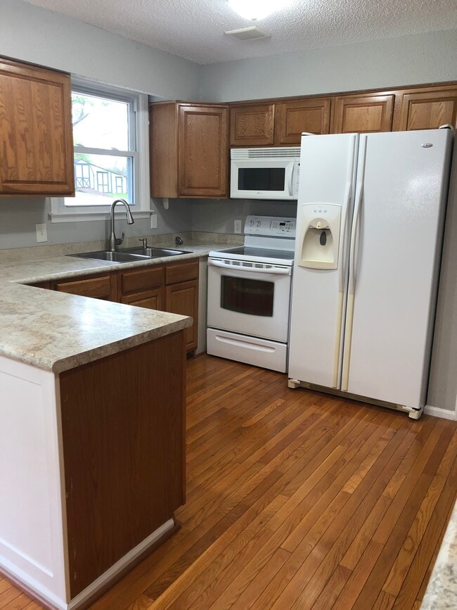 Kitchen - 903 Green Valley Rd