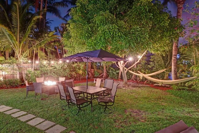 Building Photo - 1809 Coral Gardens Dr