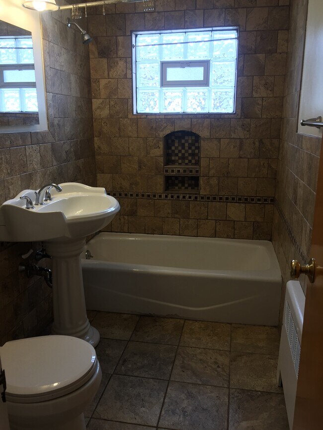 Foto del edificio - 557 Main St