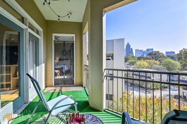 Foto del edificio - 390 17th St NW