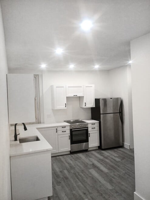 Building Photo - 240 Main St