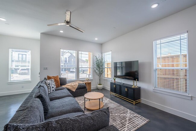Building Photo - 4209 McKinney St