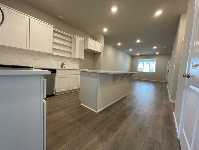 Building Photo - Modern 3-Bed, 2.5-Bath Home with Quartz Co...