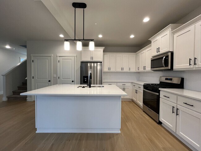 Foto del edificio - Modern 2025-Built 4 Bedroom Home with EV Charging, 5kW Solar, Open-Concept Living, Scenic Outdoor...