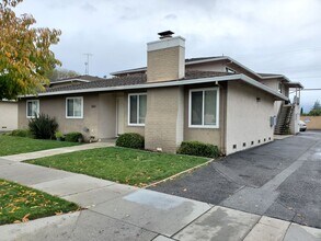 Building Photo - 661 Nello Dr