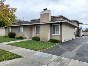 Building Photo - 661 Nello Dr