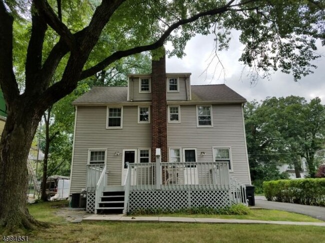 Building Photo - 517 Carleton Rd