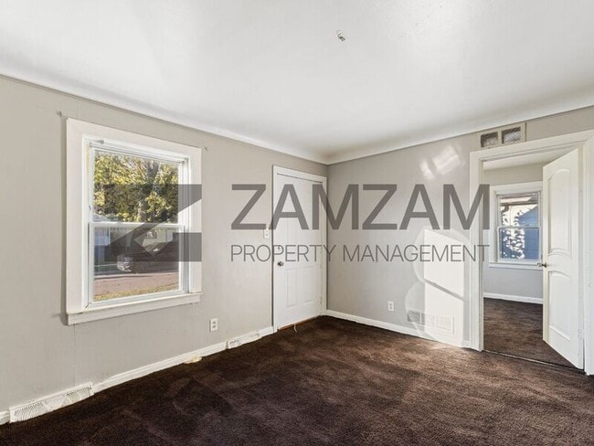 Building Photo - 7583 Hudson Ave