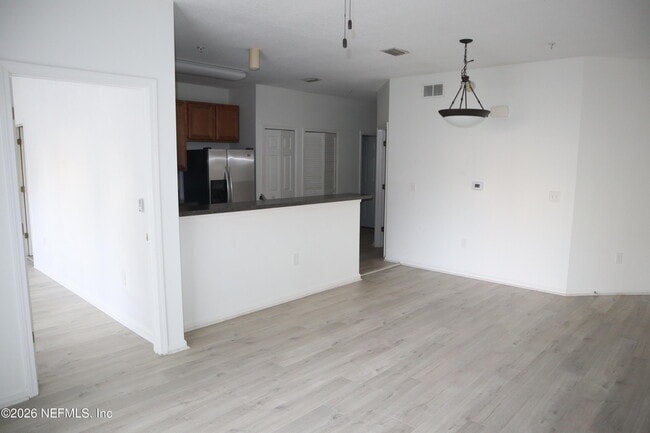 Building Photo - 8226 Green Parrot Rd