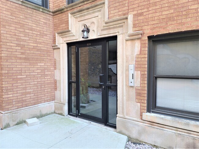 Foto del edificio - 3233 W Potomac Ave