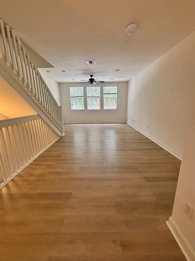 Building Photo - 767 Millbrae Ct