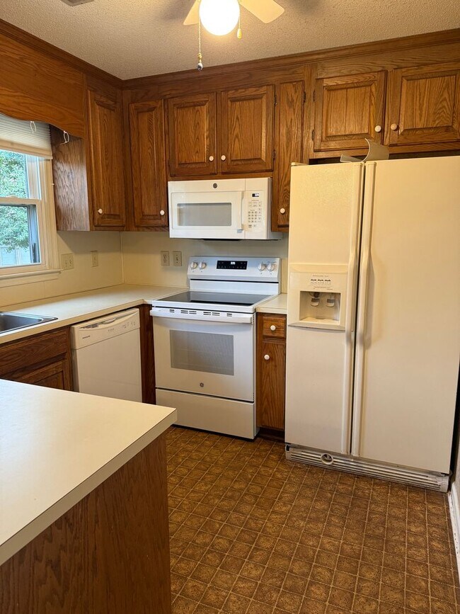 Foto del edificio - One Level Condo Convenient to Battleground Ave