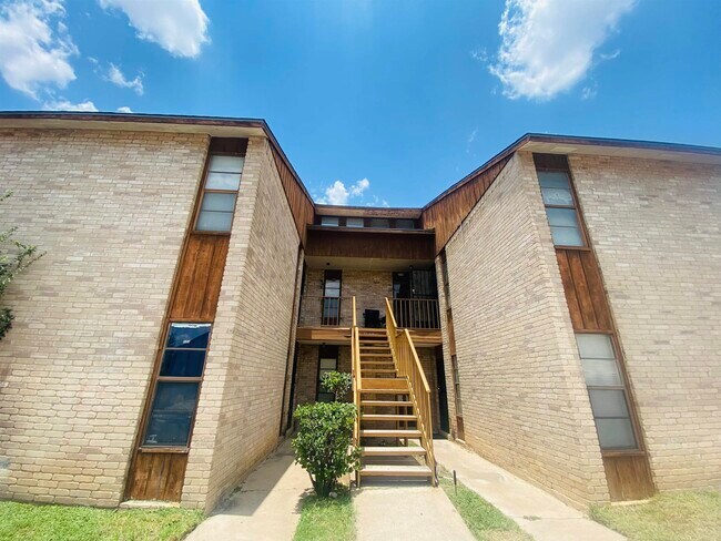 Building Photo - 100 Hillside Rd