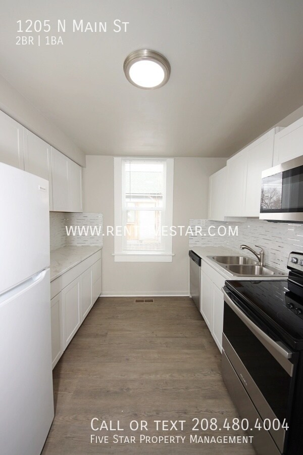 Building Photo - 2 Bedroom Home, Freshly Remodeled in 2023!...