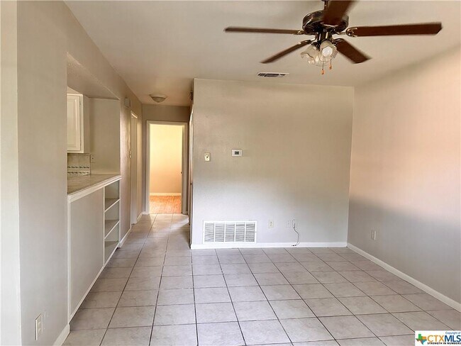 Building Photo - 1009 Hazelton St