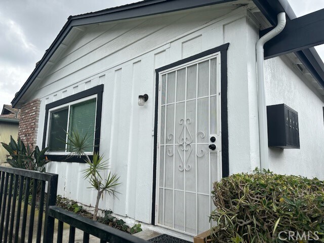 Foto del edificio - 2660 Milton Ave
