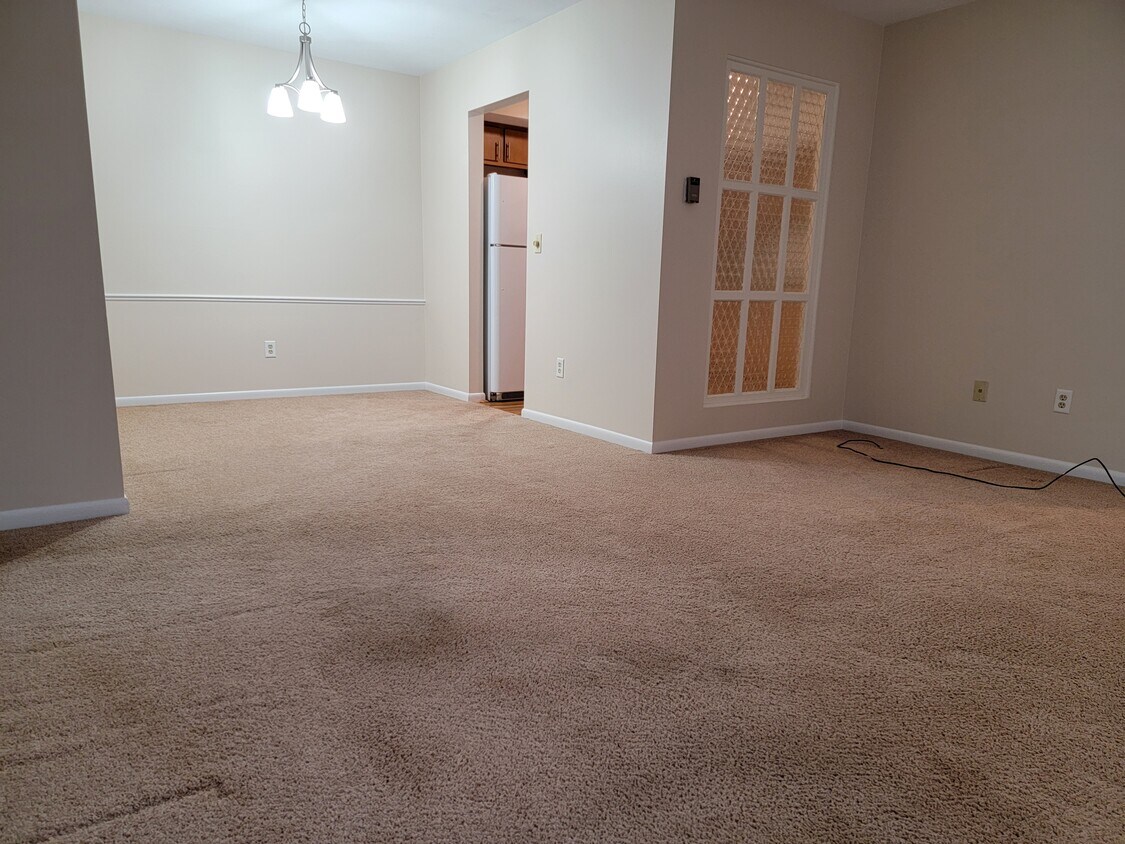 Livingroom with dinning space - 142 High St