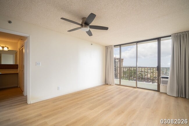 Building Photo - $2,000 / 1br - 1bd/1ba Condominium In Pearl Regency W/ 1 Parking Stall